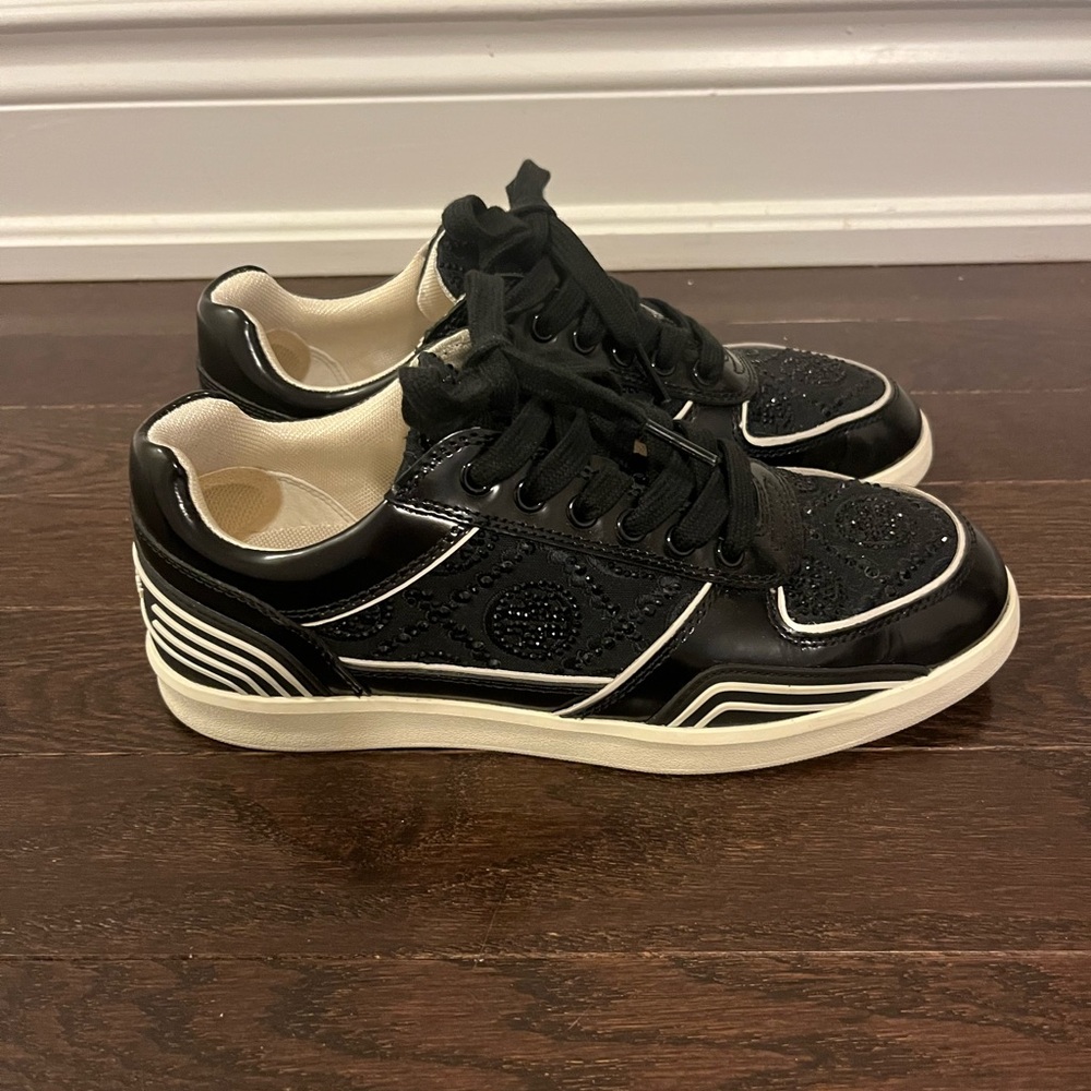 Tory Burch women’s black and white leather sneakers, size 6.5